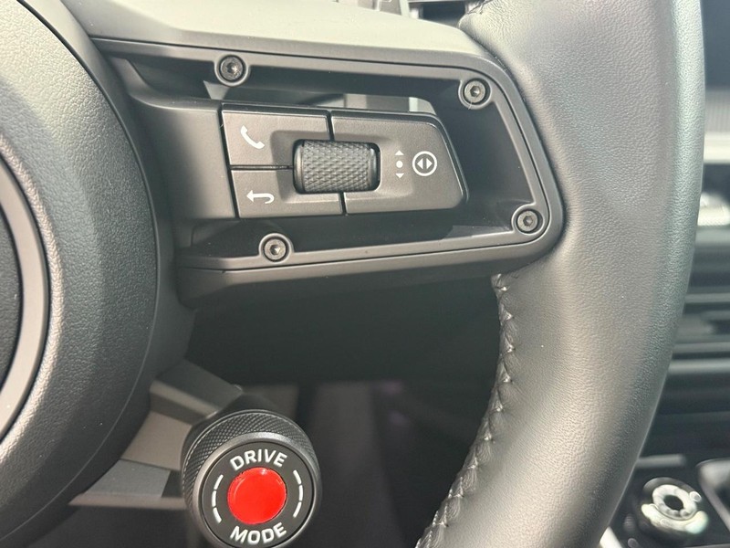 Porsche 911 Vehicle Full-screen Gallery Image 20