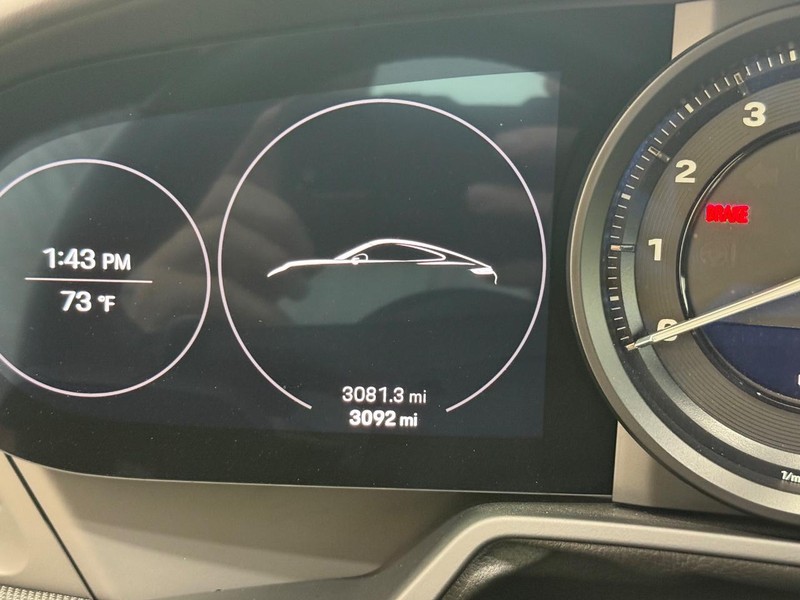 Porsche 911 Vehicle Full-screen Gallery Image 21