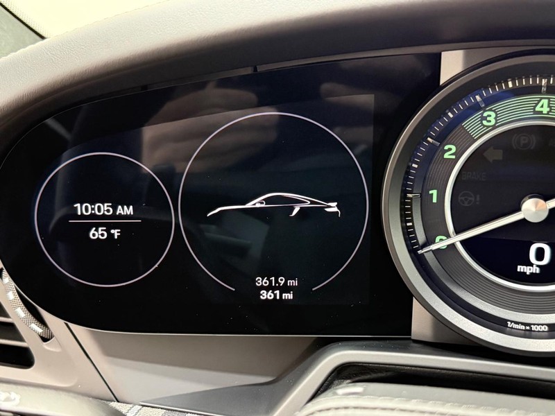 Porsche 911 Vehicle Full-screen Gallery Image 24