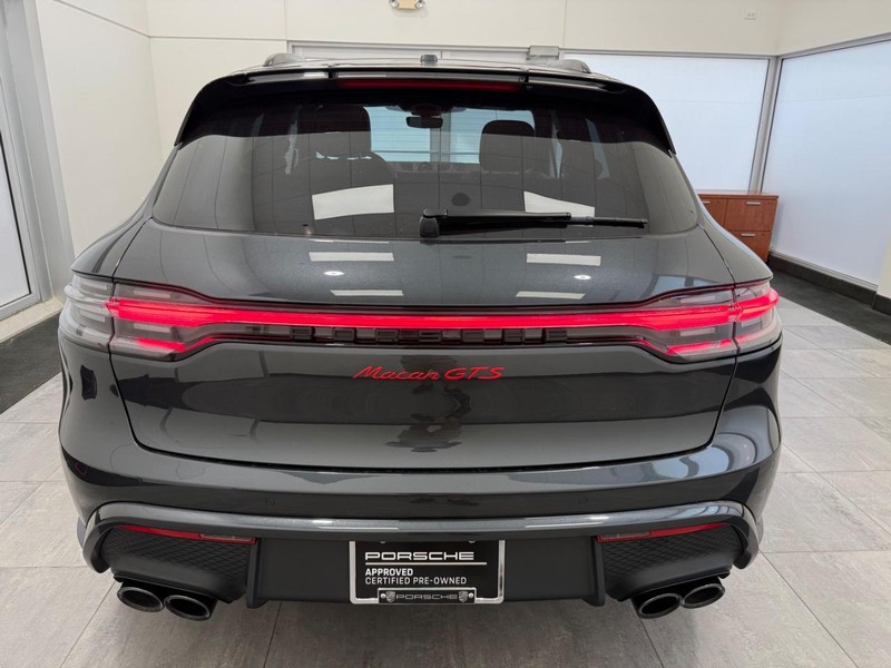 Porsche Macan Vehicle Full-screen Gallery Image 6