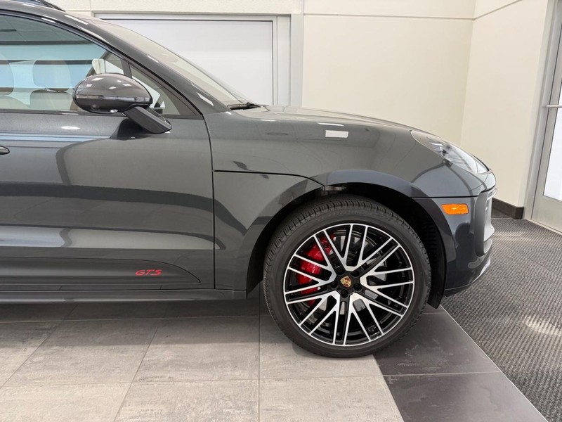 Porsche Macan Vehicle Full-screen Gallery Image 10
