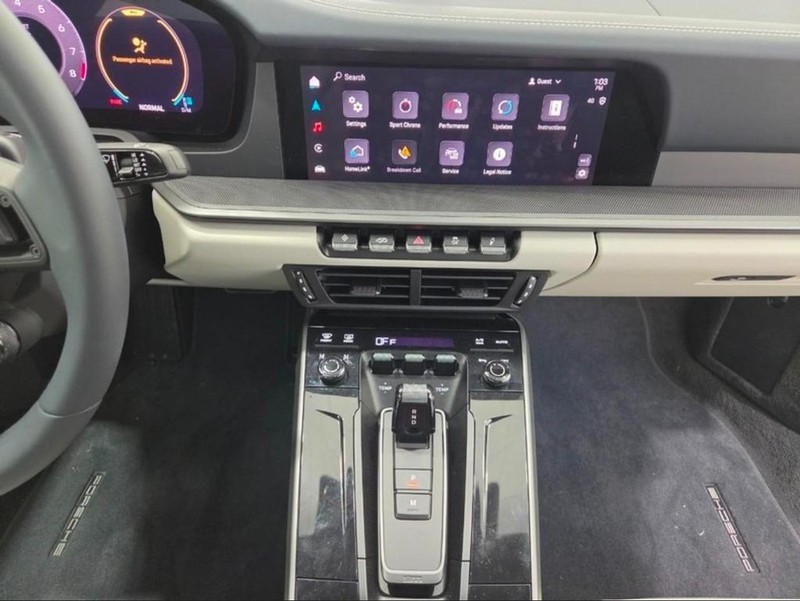 Porsche 911 Vehicle Full-screen Gallery Image 14