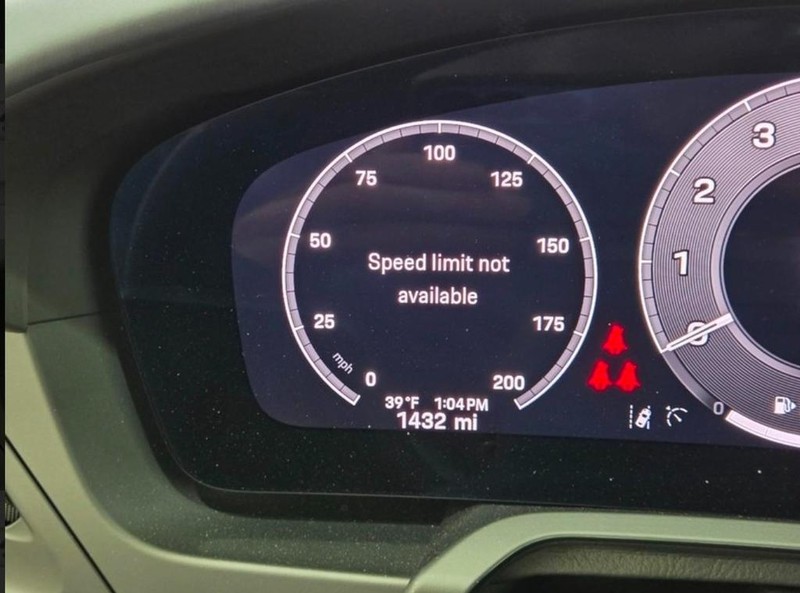 Porsche 911 Vehicle Full-screen Gallery Image 21