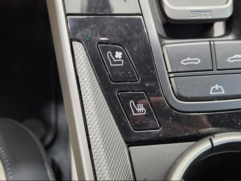 Porsche 911 Vehicle Full-screen Gallery Image 23
