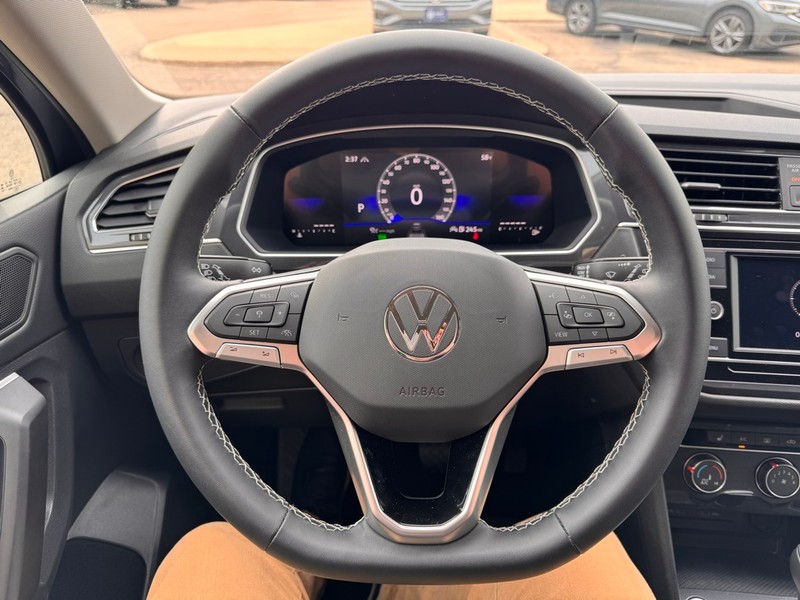 2023 Volkswagen Tiguan S photo