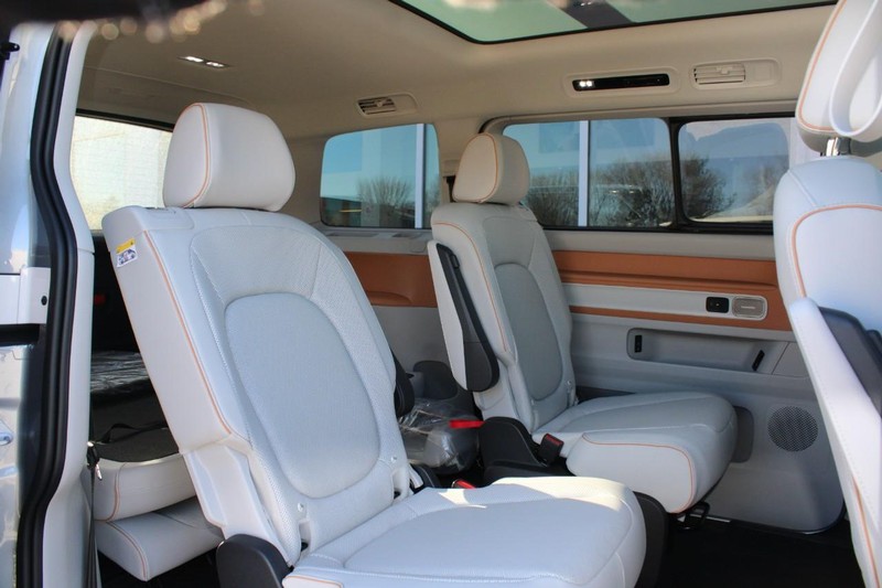 Volkswagen ID. Buzz Vehicle Full-screen Gallery Image 6