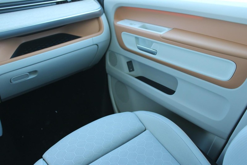 Volkswagen ID. Buzz Vehicle Full-screen Gallery Image 11