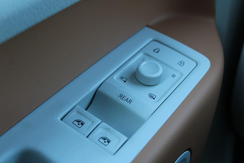 Volkswagen ID. Buzz Vehicle Full-screen Gallery Image 17