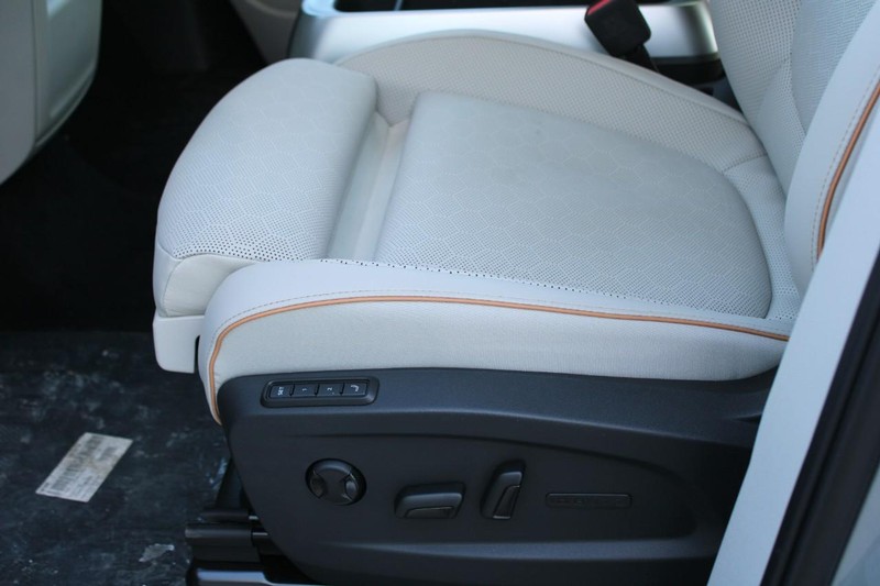 Volkswagen ID. Buzz Vehicle Full-screen Gallery Image 18