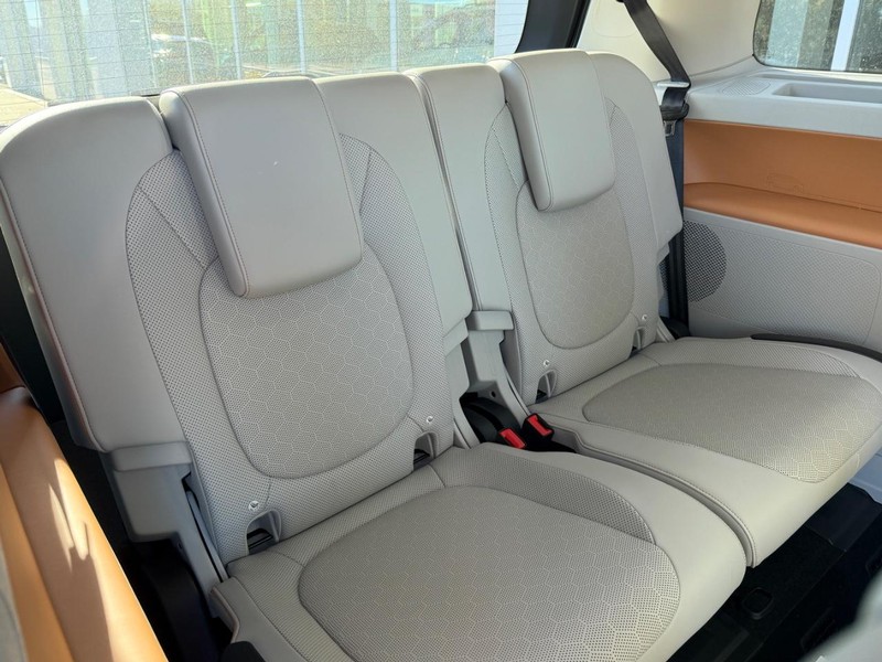 Volkswagen ID. Buzz Vehicle Full-screen Gallery Image 6