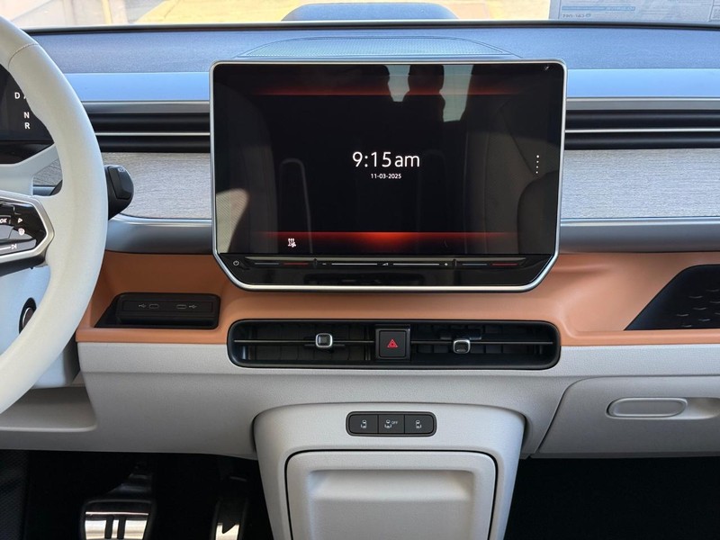 Volkswagen ID. Buzz Vehicle Full-screen Gallery Image 8