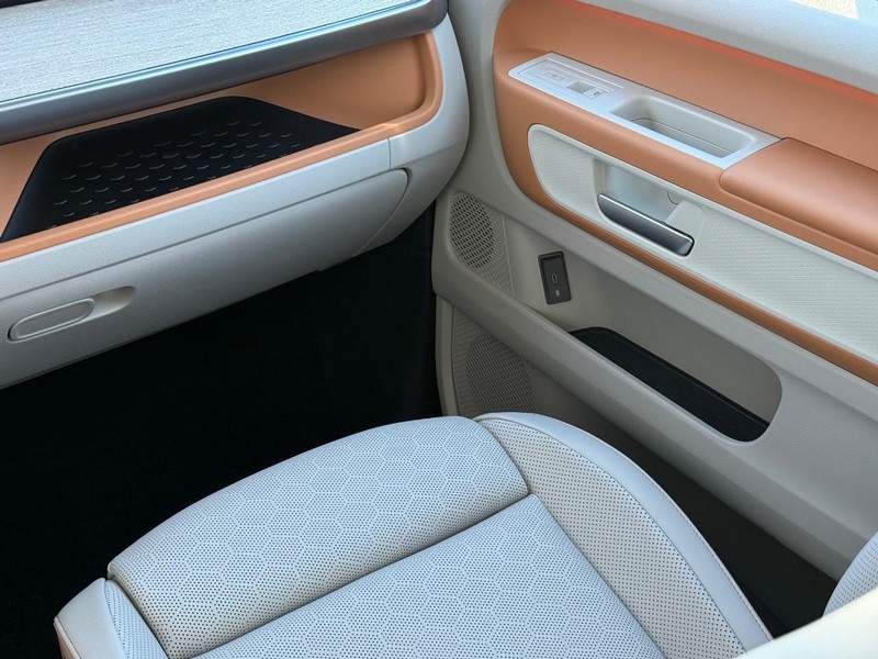 Volkswagen ID. Buzz Vehicle Full-screen Gallery Image 10