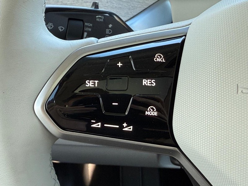 Volkswagen ID. Buzz Vehicle Full-screen Gallery Image 11