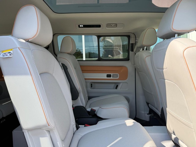 Volkswagen ID. Buzz Vehicle Full-screen Gallery Image 4