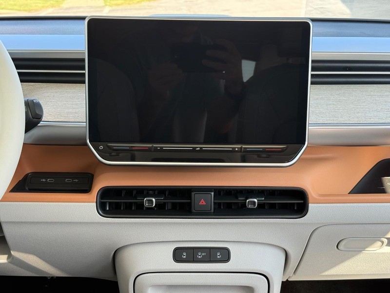 Volkswagen ID. Buzz Vehicle Full-screen Gallery Image 7