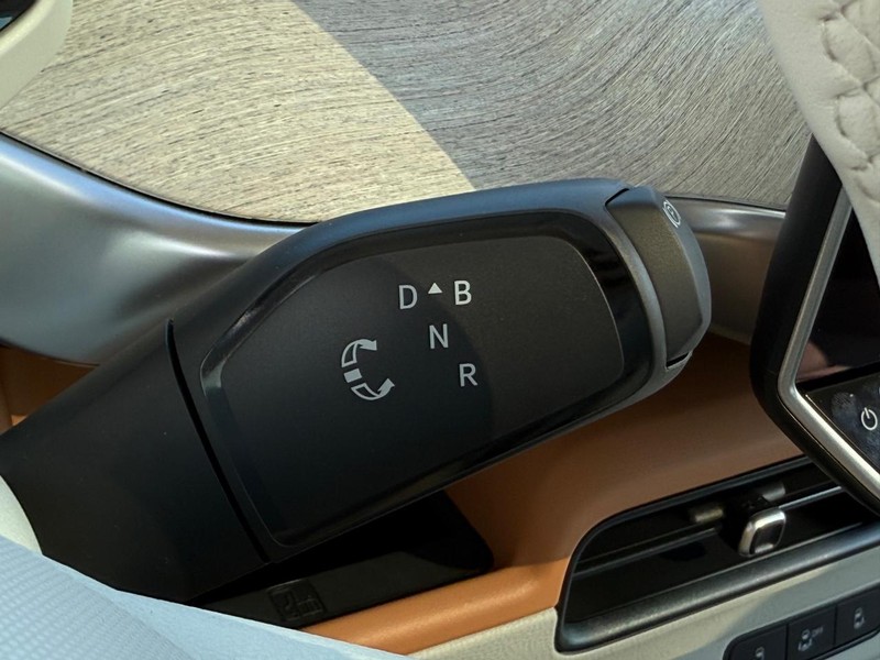 Volkswagen ID. Buzz Vehicle Full-screen Gallery Image 11