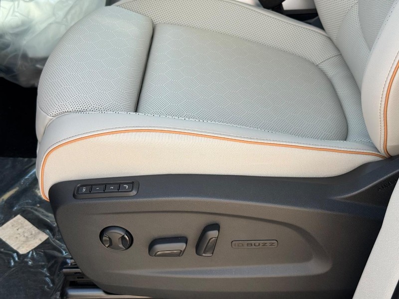 Volkswagen ID. Buzz Vehicle Full-screen Gallery Image 15