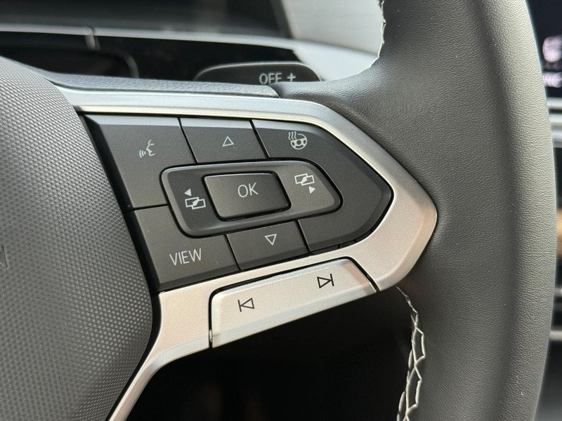 Volkswagen Atlas Cross Sport Vehicle Full-screen Gallery Image 12