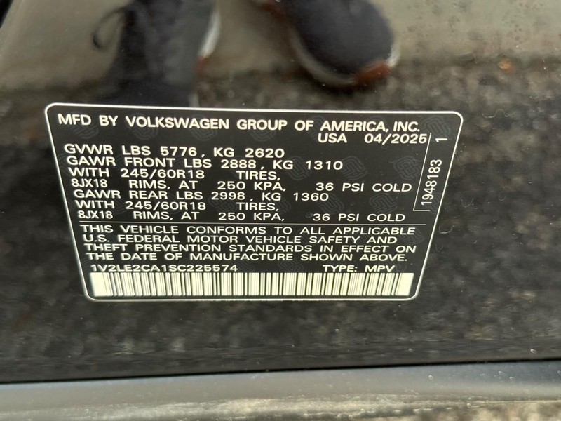 Volkswagen Atlas Cross Sport Vehicle Full-screen Gallery Image 17