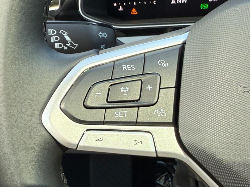 Volkswagen Jetta Vehicle Full-screen Gallery Image 10