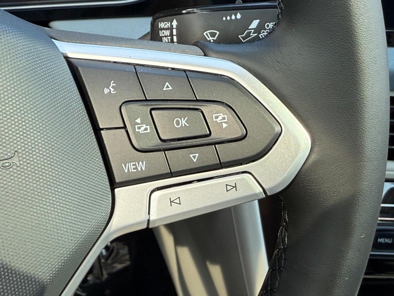 Volkswagen Jetta Vehicle Full-screen Gallery Image 11