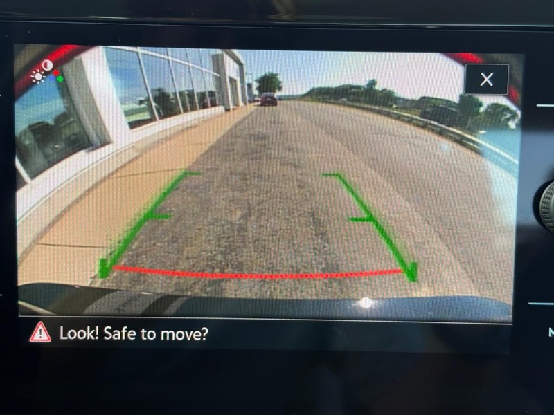 Volkswagen Jetta Vehicle Full-screen Gallery Image 12