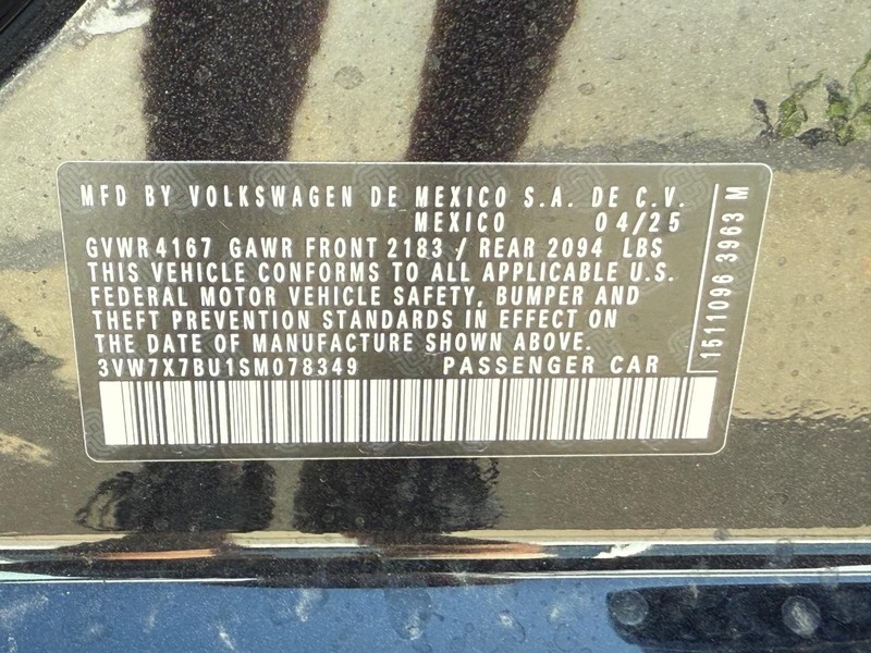 Volkswagen Jetta Vehicle Full-screen Gallery Image 16