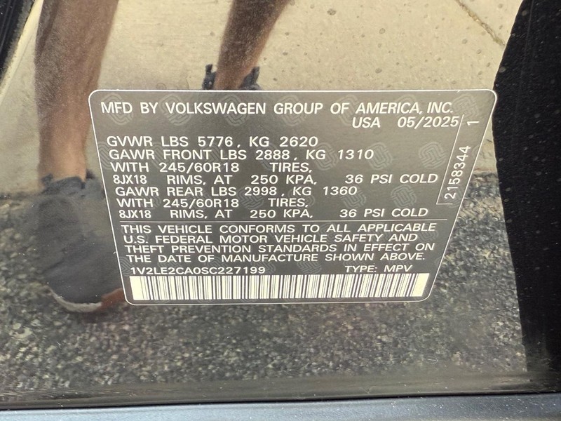 Volkswagen Atlas Cross Sport Vehicle Full-screen Gallery Image 16