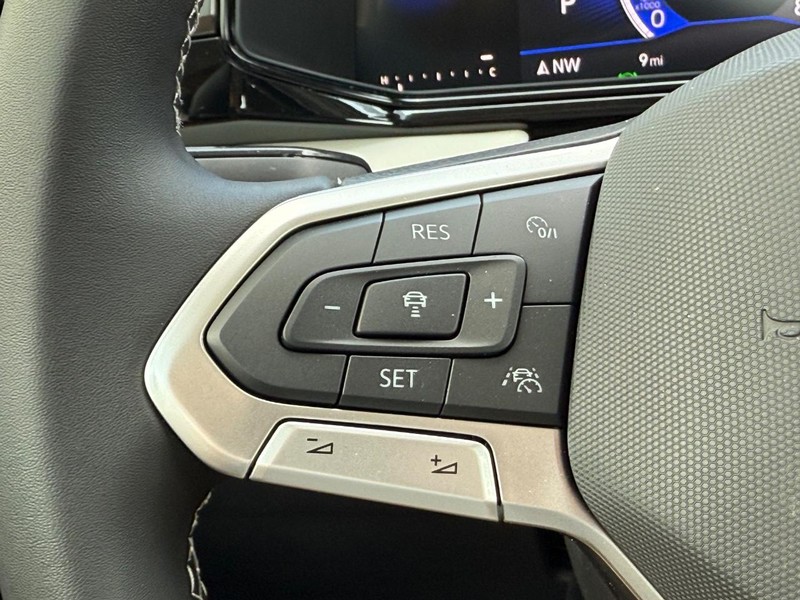 Volkswagen Taos Vehicle Full-screen Gallery Image 10