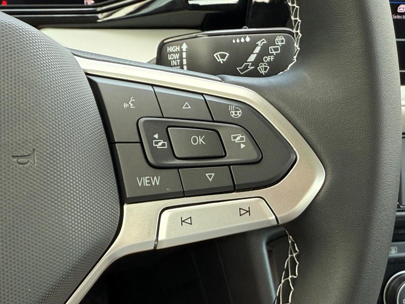 Volkswagen Taos Vehicle Full-screen Gallery Image 11