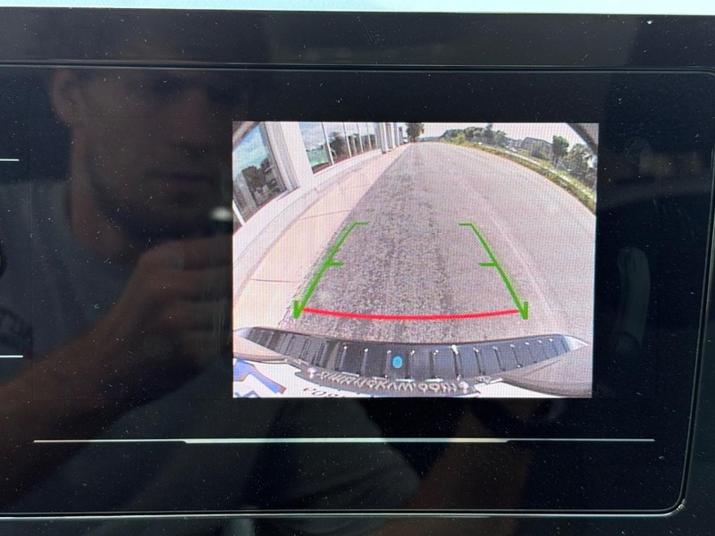 Volkswagen Taos Vehicle Full-screen Gallery Image 12