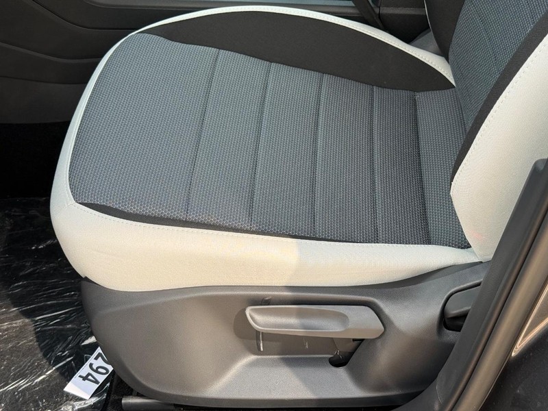 Volkswagen Taos Vehicle Full-screen Gallery Image 15