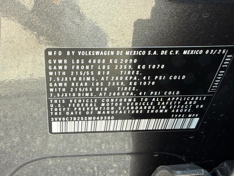 Volkswagen Taos Vehicle Full-screen Gallery Image 16