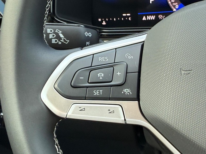 Volkswagen Taos Vehicle Full-screen Gallery Image 11