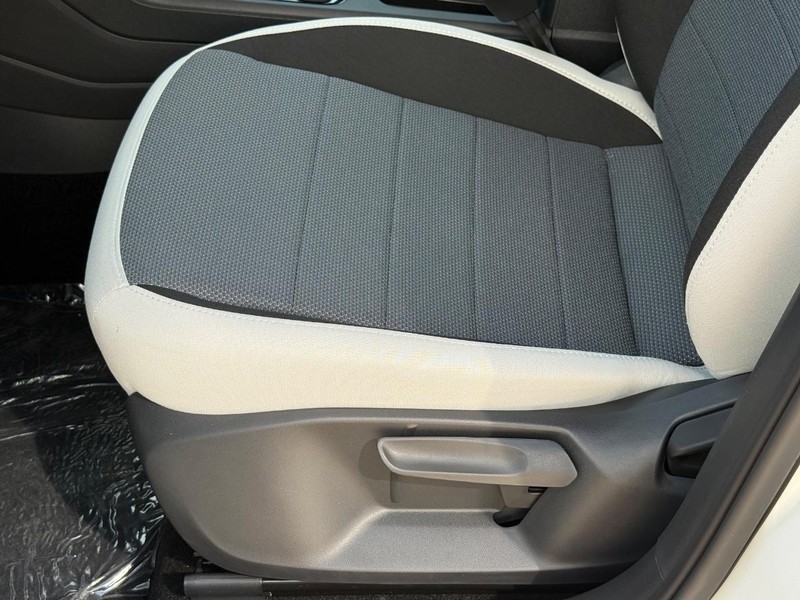 Volkswagen Taos Vehicle Full-screen Gallery Image 16