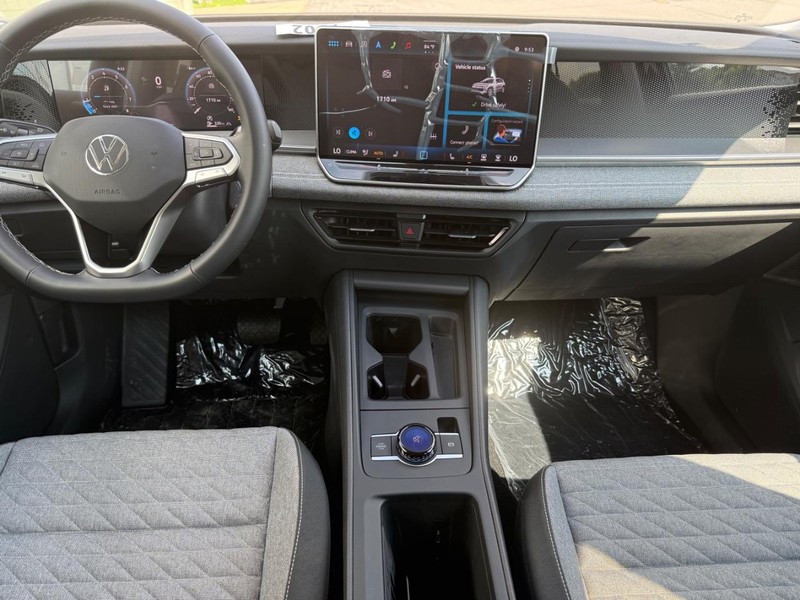 Volkswagen Tiguan Vehicle Full-screen Gallery Image 6