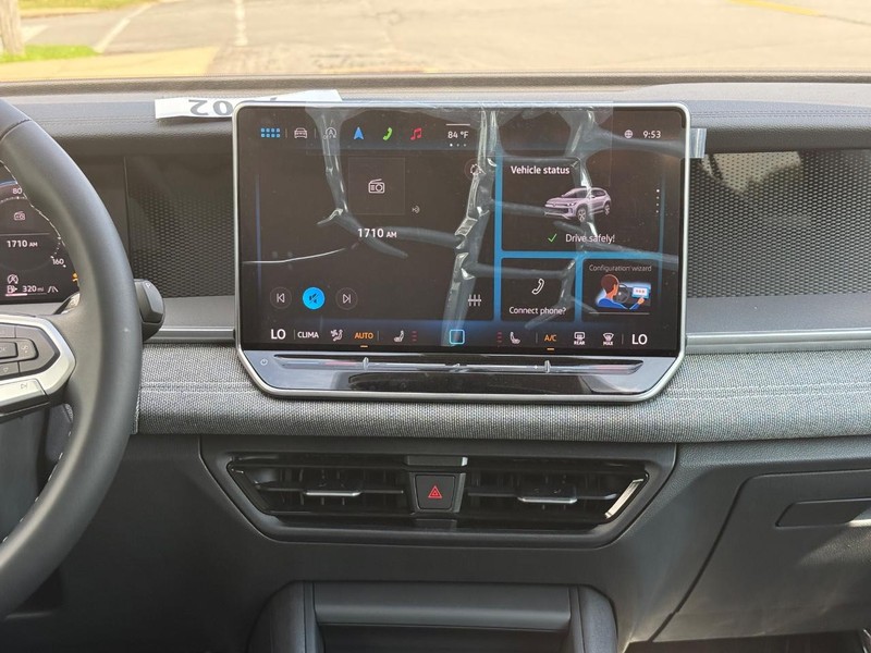 Volkswagen Tiguan Vehicle Full-screen Gallery Image 7