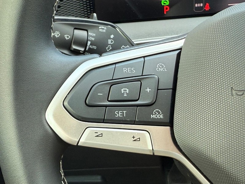 Volkswagen Tiguan Vehicle Full-screen Gallery Image 10