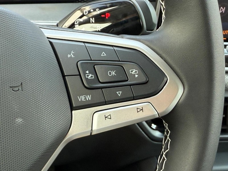 Volkswagen Tiguan Vehicle Full-screen Gallery Image 11