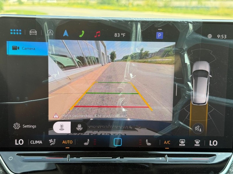 Volkswagen Tiguan Vehicle Full-screen Gallery Image 13