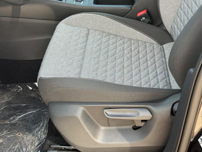 Volkswagen Tiguan Vehicle Full-screen Gallery Image 16