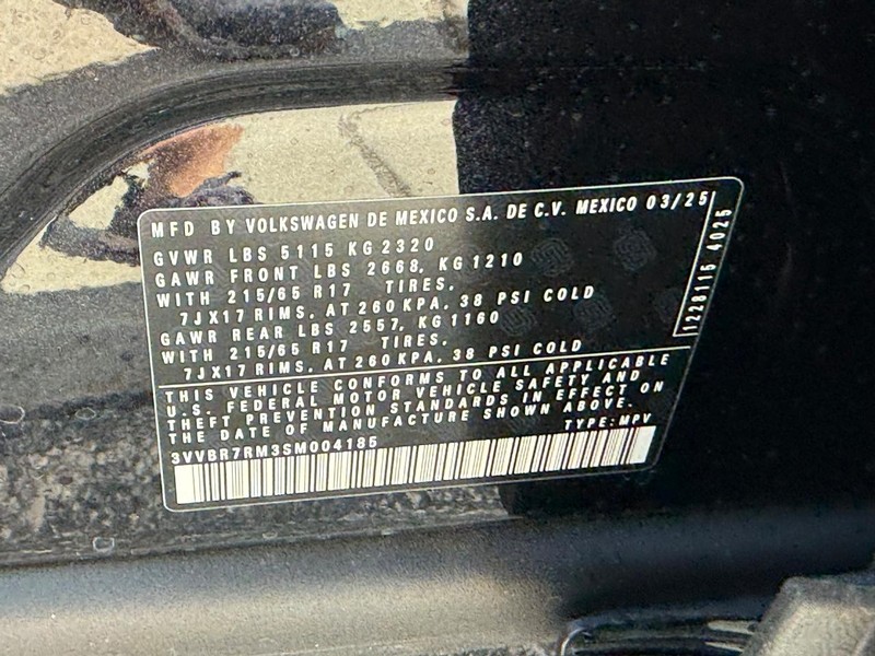 Volkswagen Tiguan Vehicle Full-screen Gallery Image 17