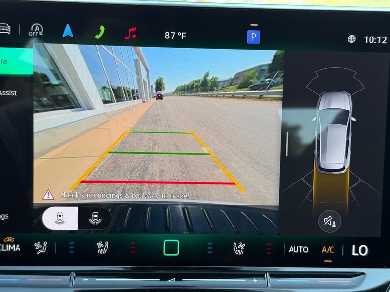 Volkswagen Golf GTI Vehicle Full-screen Gallery Image 13