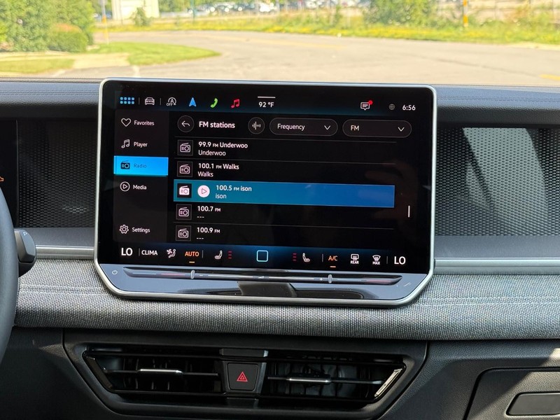 Volkswagen Tiguan Vehicle Full-screen Gallery Image 5