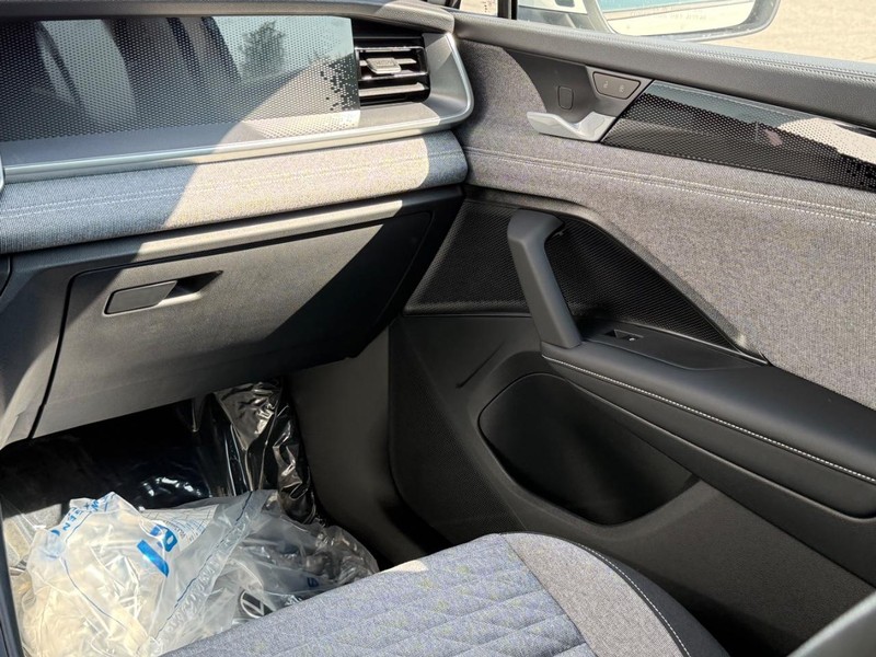 Volkswagen Tiguan Vehicle Full-screen Gallery Image 7