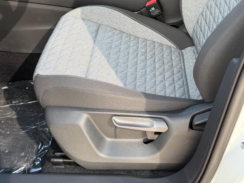 Volkswagen Tiguan Vehicle Full-screen Gallery Image 14