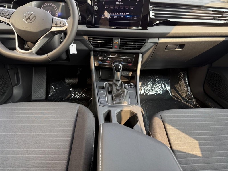 Volkswagen Jetta Vehicle Full-screen Gallery Image 5