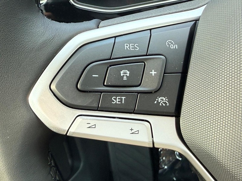 Volkswagen Jetta Vehicle Full-screen Gallery Image 9