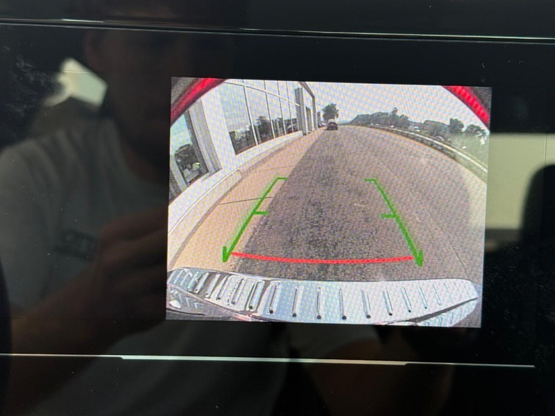 Volkswagen Jetta Vehicle Full-screen Gallery Image 11