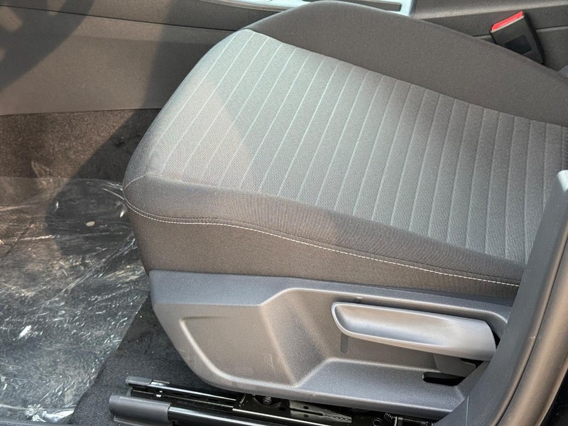 Volkswagen Jetta Vehicle Full-screen Gallery Image 13